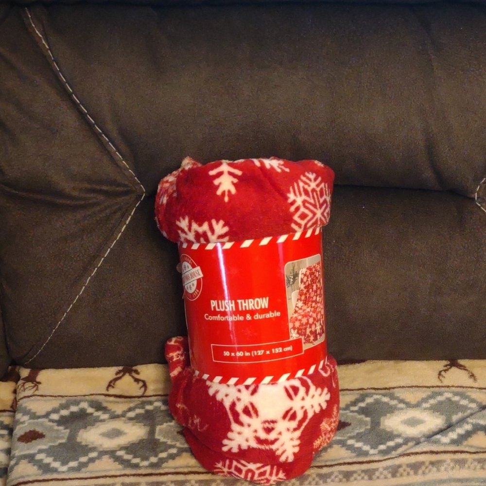 Red Snowflake Plush Throw